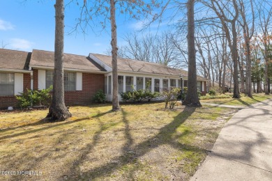 Charming 2 Bedroom Condo in Leisure Village.. Priced to on Greenbriar Woodlands in New Jersey - for sale on GolfHomes.com, golf home, golf lot