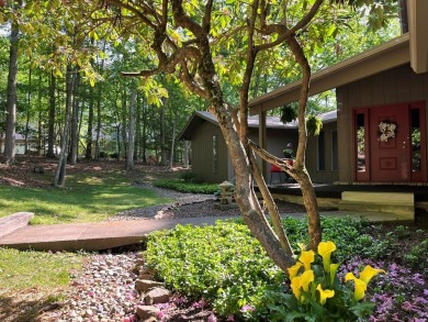This 4 bedroom/3 bath home boasts an amazing view of the Cobb on Glade Springs Resort Golf Course in West Virginia - for sale on GolfHomes.com, golf home, golf lot