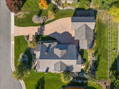 Experience North Idaho luxury living in this fully furnished on Avondale Golf and Tennis Club in Idaho - for sale on GolfHomes.com, golf home, golf lot