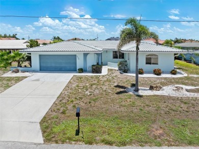 BOATER'S DREAM WITH QUICK OUT TO CHARLOTTE HARBOR AND BEYOND on Saint Andrews South Golf Club in Florida - for sale on GolfHomes.com, golf home, golf lot