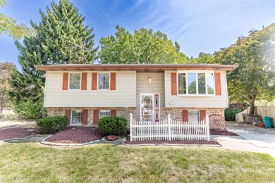 Well cared for Bilevel in a nice Subdivision with a Private back on Scherwood Golf Club in Indiana - for sale on GolfHomes.com, golf home, golf lot