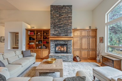 Come see this gracious, spacious one-owner home built by on Aspen Lakes Golf Course in Oregon - for sale on GolfHomes.com, golf home, golf lot