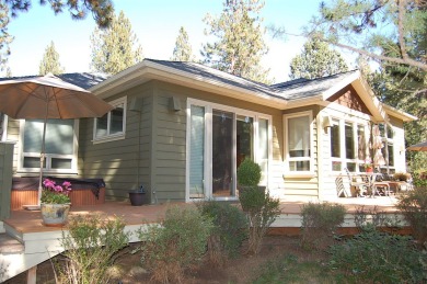 Come see this gracious, spacious one-owner home built by on Aspen Lakes Golf Course in Oregon - for sale on GolfHomes.com, golf home, golf lot