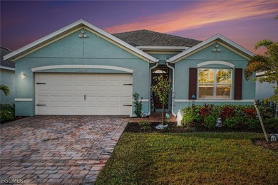 WELCOME TO YOUR SLICE OF SHUNSHINE IN MAGNOLIA LANDING! This on Herons Glen Golf and Country Club in Florida - for sale on GolfHomes.com, golf home, golf lot