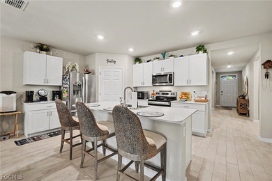 WELCOME TO YOUR SLICE OF SHUNSHINE IN MAGNOLIA LANDING! This on Herons Glen Golf and Country Club in Florida - for sale on GolfHomes.com, golf home, golf lot