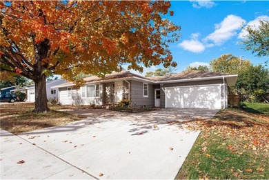 Well-maintained and tastefully updated rambler in prime SLP on Minneapolis Golf Club in Minnesota - for sale on GolfHomes.com, golf home, golf lot