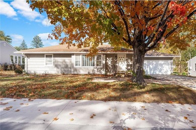 Well-maintained and tastefully updated rambler in prime SLP on Minneapolis Golf Club in Minnesota - for sale on GolfHomes.com, golf home, golf lot