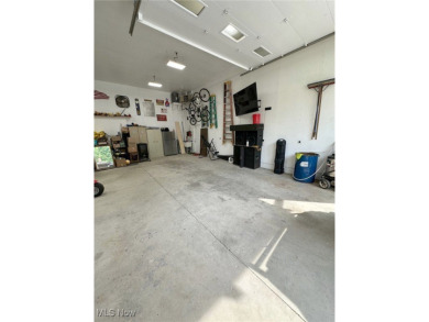 Here is a unique opportunity to own one of the original *round on Lake Mohawk Golf Club in Ohio - for sale on GolfHomes.com, golf home, golf lot