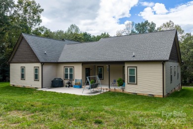 Beautiful Golf Course Ranch in Catawba Springs - 3BR/2.5BA with on Catawba Springs Golf Course At Lake Hickory  in North Carolina - for sale on GolfHomes.com, golf home, golf lot