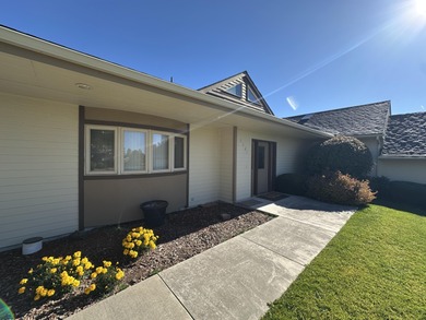 Upper unit on 9th hole at Shield Crest Golf Course overlooking on Shield Crest Golf Course in Oregon - for sale on GolfHomes.com, golf home, golf lot