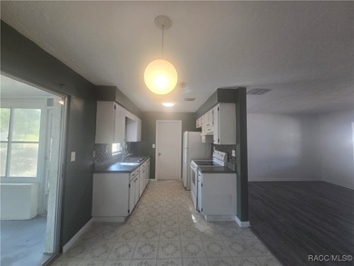 A cozy little 2 bedroom 2 bath home perfect for a young couple on Brentwood Farms Golf Club in Florida - for sale on GolfHomes.com, golf home, golf lot