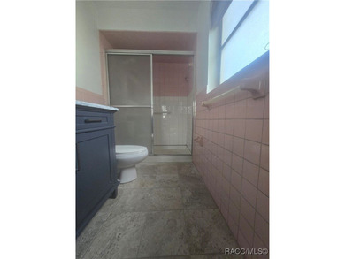 A cozy little 2 bedroom 2 bath home perfect for a young couple on Brentwood Farms Golf Club in Florida - for sale on GolfHomes.com, golf home, golf lot