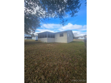 A cozy little 2 bedroom 2 bath home perfect for a young couple on Brentwood Farms Golf Club in Florida - for sale on GolfHomes.com, golf home, golf lot