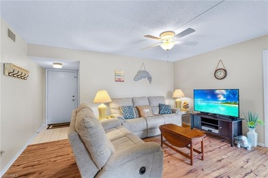 PRIME NAPLES LOCATION - SCREENED LANAI RETREAT! This beautifully on Lakewood Country Club in Florida - for sale on GolfHomes.com, golf home, golf lot