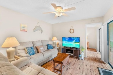 PRIME NAPLES LOCATION - SCREENED LANAI RETREAT! This beautifully on Lakewood Country Club in Florida - for sale on GolfHomes.com, golf home, golf lot