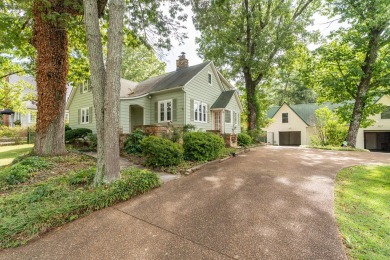 MOTIVATED SELLER, ALL OFFERS WILL BE CONSIDERED. Welcome to 912 on Signal Mountain Golf and Country Club in Tennessee - for sale on GolfHomes.com, golf home, golf lot