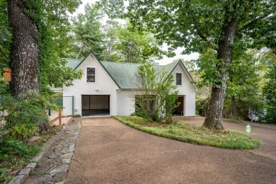 MOTIVATED SELLER, ALL OFFERS WILL BE CONSIDERED. Welcome to 912 on Signal Mountain Golf and Country Club in Tennessee - for sale on GolfHomes.com, golf home, golf lot