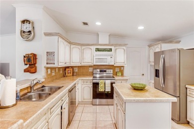 Immaculate 3/2 Split plan. Move In Ready with furnishings. New on Zellwood Station Country Club in Florida - for sale on GolfHomes.com, golf home, golf lot