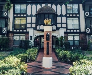 Beautiful, cozy, and spacious apartment featuring three bedrooms on Inverrary Country Club in Florida - for sale on GolfHomes.com, golf home, golf lot