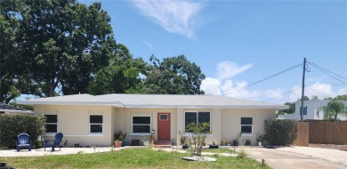 GREAT LOCATION! Quiet dead-end street in quaint friendly on Clearwater Executive Golf Course in Florida - for sale on GolfHomes.com, golf home, golf lot