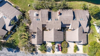 Stunning Renovated Townhouse in Spruce Creek Fly-In

This on Spruce Creek Golf Club in Florida - for sale on GolfHomes.com, golf home, golf lot