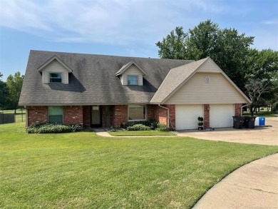 Enjoy the view from this great home, tucked in a cul-de-sac and on Adams Municipal Golf Course in Oklahoma - for sale on GolfHomes.com, golf home, golf lot