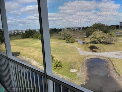 Beautifully updated 2/2 in Palm Aire Country Club community on Palm-Aire Country Club and Resort - Palms in Florida - for sale on GolfHomes.com, golf home, golf lot