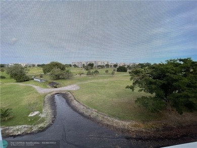 Beautifully updated 2/2 in Palm Aire Country Club community on Palm-Aire Country Club and Resort - Palms in Florida - for sale on GolfHomes.com, golf home, golf lot
