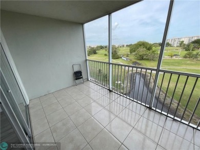 Beautifully updated 2/2 in Palm Aire Country Club community on Palm-Aire Country Club and Resort - Palms in Florida - for sale on GolfHomes.com, golf home, golf lot