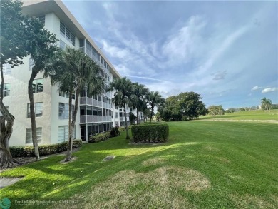 Beautifully updated 2/2 in Palm Aire Country Club community on Palm-Aire Country Club and Resort - Palms in Florida - for sale on GolfHomes.com, golf home, golf lot