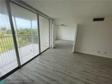 Beautifully updated 2/2 in Palm Aire Country Club community on Palm-Aire Country Club and Resort - Palms in Florida - for sale on GolfHomes.com, golf home, golf lot