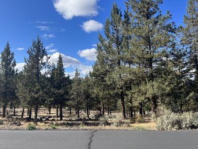 LARGE GENTLE SLOPE HOME SITE AT THE RUNNING Y RESORT! Almost an on Running Y Ranch Resort in Oregon - for sale on GolfHomes.com, golf home, golf lot