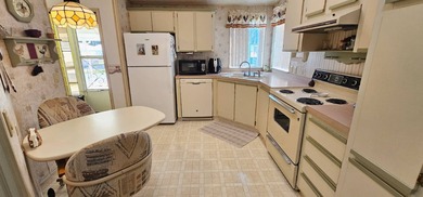 FURNISHED TURN KEY, OPEN BACKYARD Florida 2 bedroom 2 bath home on Zephyrhills Municipal Golf Course in Florida - for sale on GolfHomes.com, golf home, golf lot