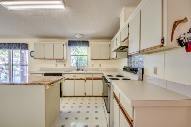 Great 2/2 split floor plan home located on a corner lot in Pine on Pine Lakes Country Club in Florida - for sale on GolfHomes.com, golf home, golf lot