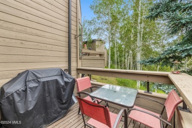 Light and bright end unit condo with easy walk out access to on Eagle Vail Golf Course in Colorado - for sale on GolfHomes.com, golf home, golf lot