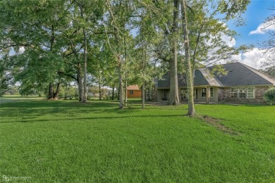 Lovely large home ready for new owners in Keithville's Meadowood on Meadow Lake Golf Club in Louisiana - for sale on GolfHomes.com, golf home, golf lot