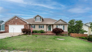 Stunning Home with Ozark Mountain Views - Across from Golf on Holiday Island Golf Course in Arkansas - for sale on GolfHomes.com, golf home, golf lot