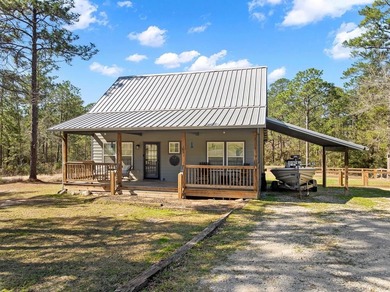 585 Pinehurst Drive offers the perfect blend of comfort, privacy on Rayburn Country Club in Texas - for sale on GolfHomes.com, golf home, golf lot