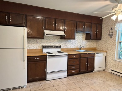 Welcome to 393 A Woodbridge Dr. nestled in desirable 55+ 24 hour on Leisure Village Golf Course in New York - for sale on GolfHomes.com, golf home, golf lot