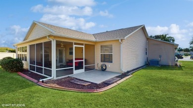 Nestled in The Villages, This lovely 3 bedroom 2 bath  home has on Mallory Hill Golf and Country Club in Florida - for sale on GolfHomes.com, golf home, golf lot