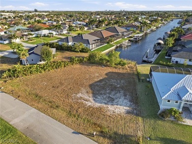 BEAUTIFUL OVERSIZED 0.31-acre southern-exposure WATERFRONT LOT on Royal Tee Country Club in Florida - for sale on GolfHomes.com, golf home, golf lot