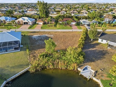 BEAUTIFUL OVERSIZED 0.31-acre southern-exposure WATERFRONT LOT on Royal Tee Country Club in Florida - for sale on GolfHomes.com, golf home, golf lot