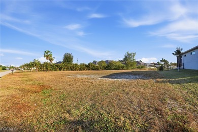 BEAUTIFUL OVERSIZED 0.31-acre southern-exposure WATERFRONT LOT on Royal Tee Country Club in Florida - for sale on GolfHomes.com, golf home, golf lot