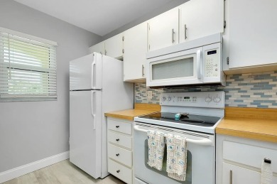 Welcome to this beautifully maintained second-floor condo in the on Plantation Golf and Country Club in Florida - for sale on GolfHomes.com, golf home, golf lot