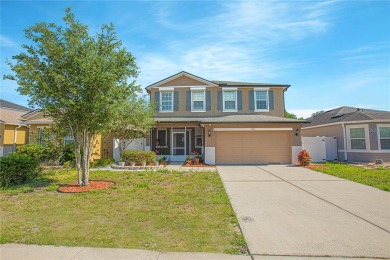 Beautifully Home in Southern Pines! This spacious 4-bedroom, 2 on Royal St. Cloud Golf Links in Florida - for sale on GolfHomes.com, golf home, golf lot