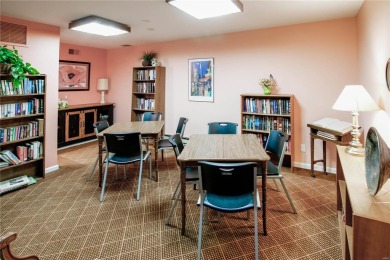 --PRICE REDUCED!--Move-In Ready--Wonderfully updated condo on Creve Coeur Golf Course in Missouri - for sale on GolfHomes.com, golf home, golf lot