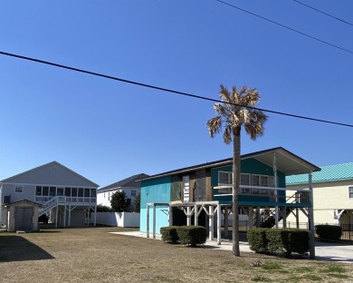 Great opportunity on this 3 bedroom, 2 bath home with large on Beachwood Golf Club in South Carolina - for sale on GolfHomes.com, golf home, golf lot