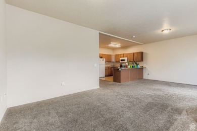 Welcome to your charming mid-unit townhouse in Sandy, perfectly on River Oaks Golf Course in Utah - for sale on GolfHomes.com, golf home, golf lot