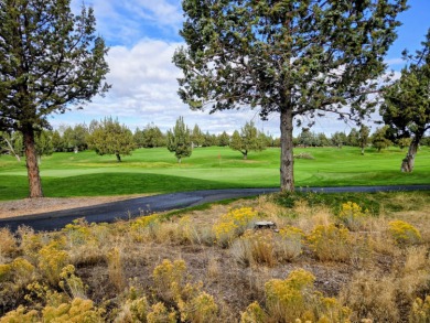 This stunning end-unit townhome overlooks the 8th Green at the on Eagle Crest Golf Resort - Resort Course in Oregon - for sale on GolfHomes.com, golf home, golf lot