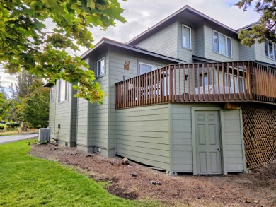 This stunning end-unit townhome overlooks the 8th Green at the on Eagle Crest Golf Resort - Resort Course in Oregon - for sale on GolfHomes.com, golf home, golf lot